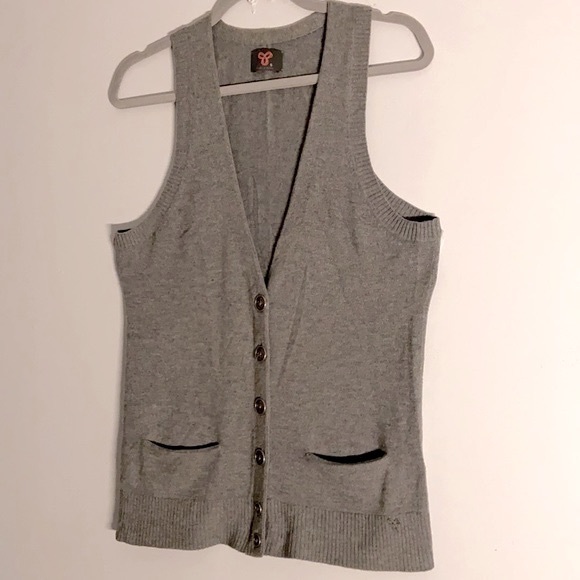 NEW Aritzia/Talula V Neck Grey Vest, Small - Picture 5 of 6